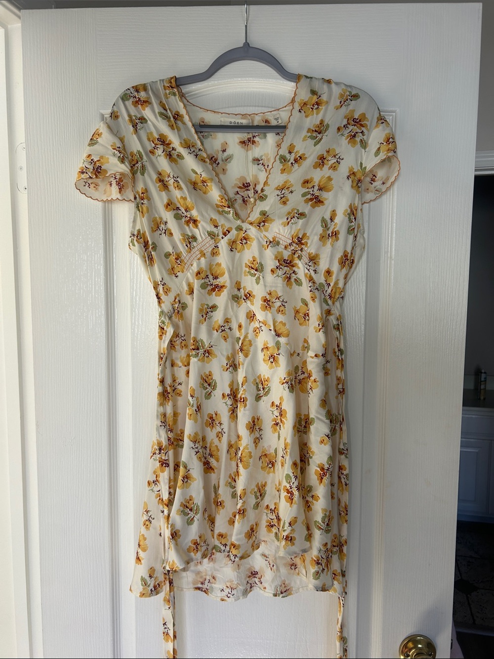 DÔEN Dianne Silk V-Neck Floral Mini Dress – Cream/Yellow